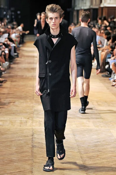 Look 8